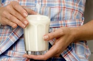 فتاة تفقد الوزن على الكفير.